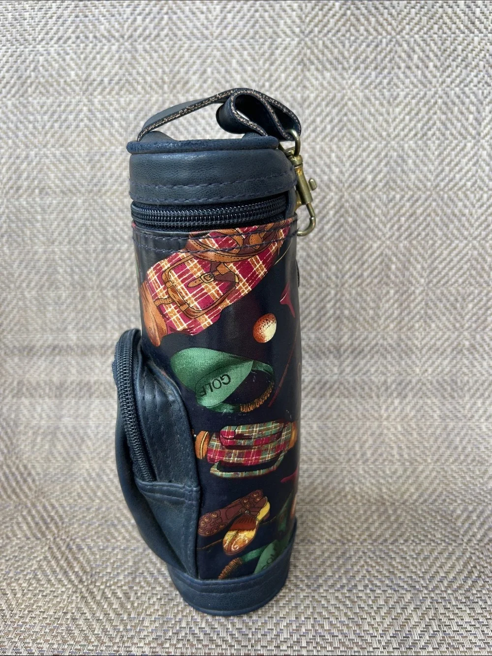 Black vintage golf themed PU leather mini golf ball cigar pouch bag.